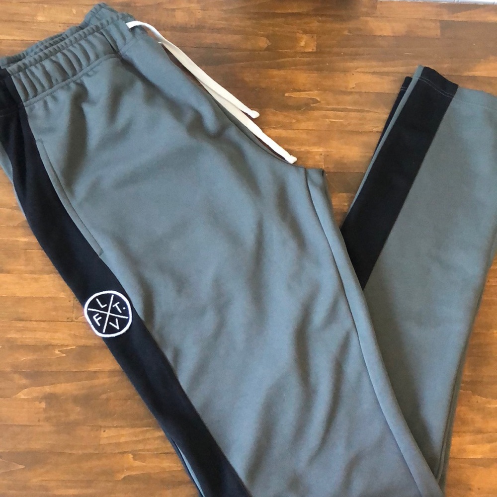 Live fit LVFT tapered pants